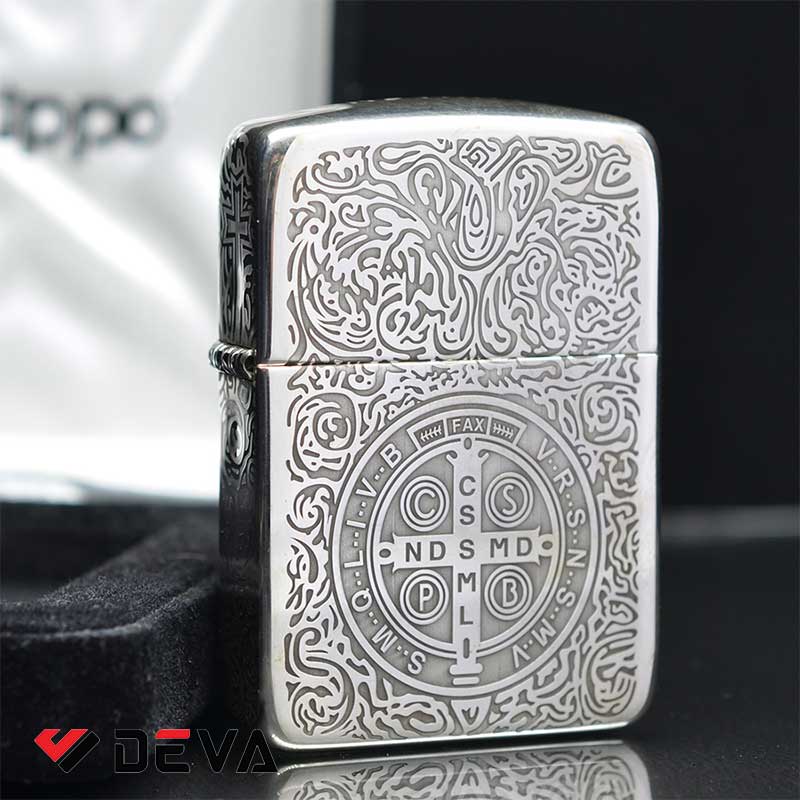 Bật lửa Zippo khắc hoa văn xung quanh Thánh Giá phiên bản 1941 BK58