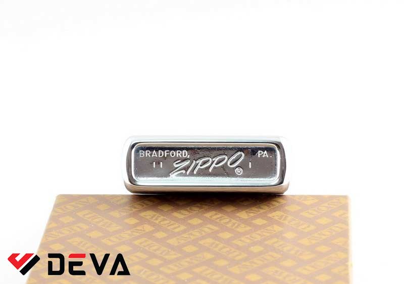 Zippo cổ đời gạch đứng |