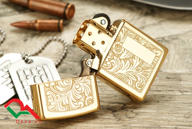 1 chiếc Zippo Ven hoa văn cổ điển Ý