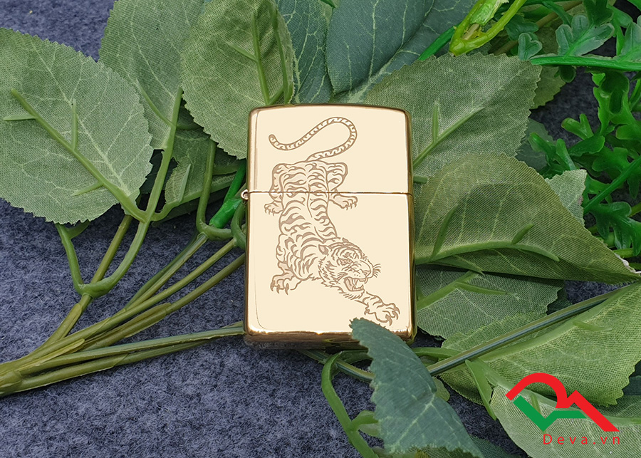 Zippo khắc hình hổ 