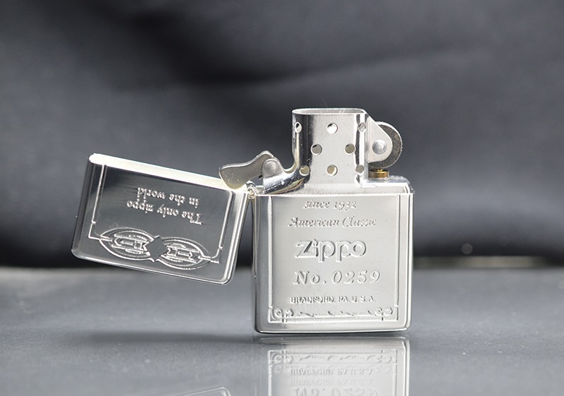 Zippo 1991 lacke bạc